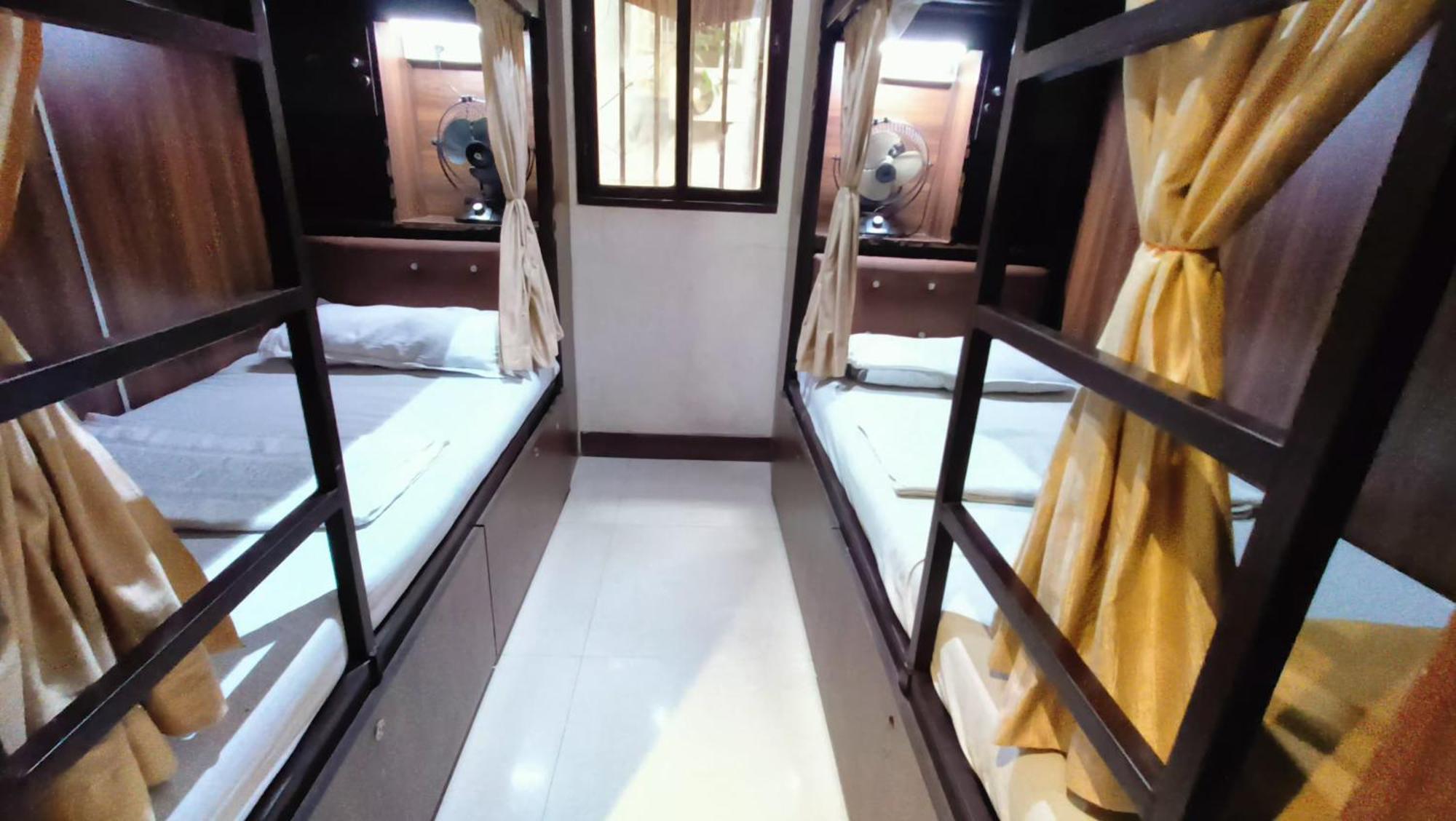 Almas Dormitory 24 Hours Aircondition Mumbai Exterior photo